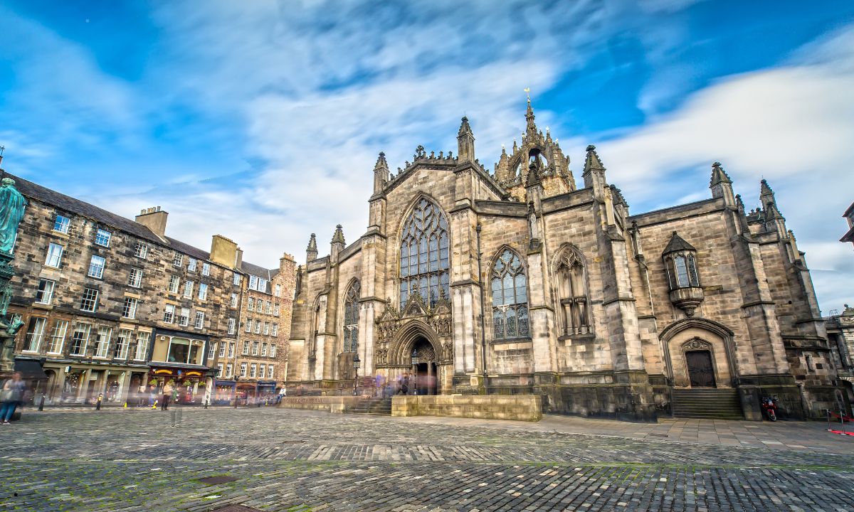 Cheap Business Class Flights From Newark (EWR) to Edinburgh (EDI) | TravelGuzs