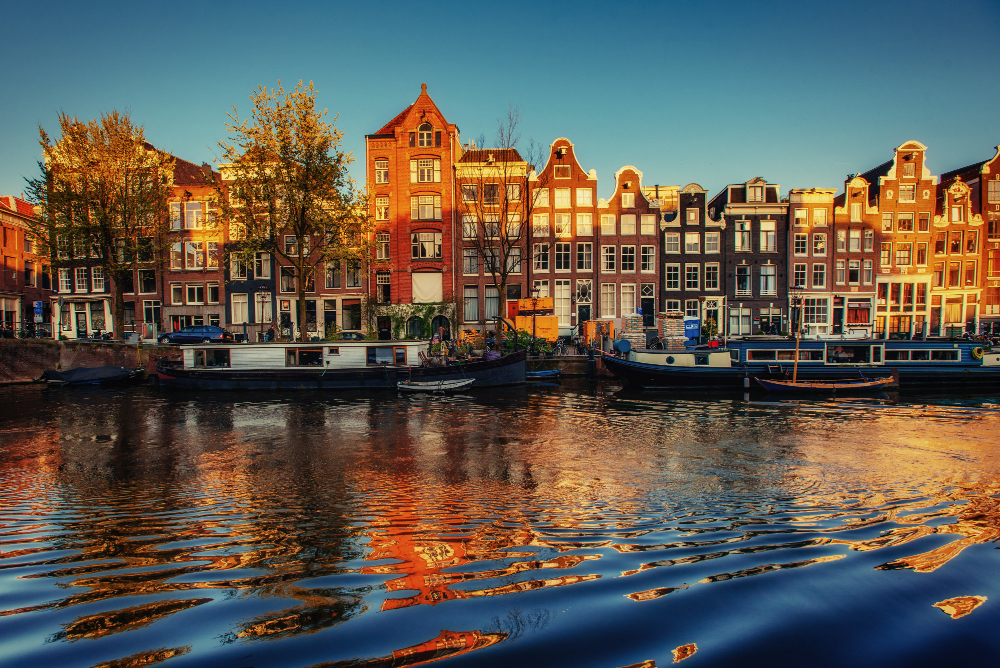 Cheap Business Class Flights From Las Vegas (LAS) To Amsterdam (AMS)